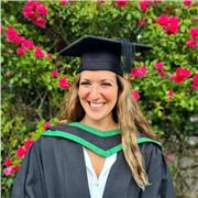 Con experiencia en bioquimica y muchas ganas de enseñar.